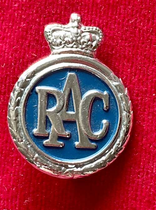 Original RAC `Royal Automobile Club membership` lapel badge / Pin from the 60s