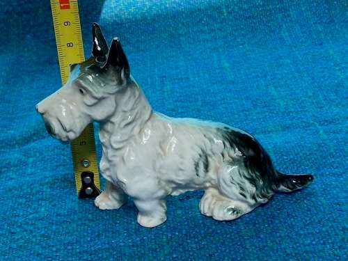 Porcelain dog (schnautzer / terrier) collectors item, vintage, approx. from the 70s/80s