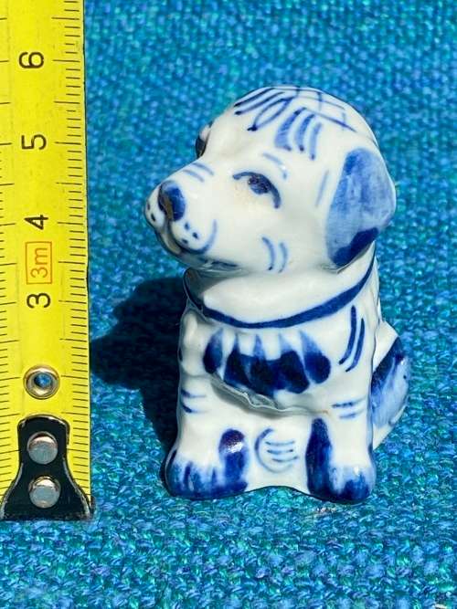 Porcelain dog (blue/white) collectors item, vintage, approx. from the 70s/80s