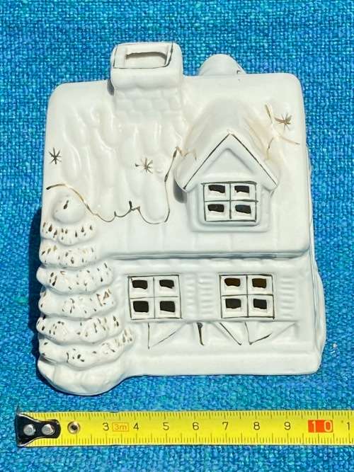 Porcelain tealight house white ,collectors item, vintage, approx. from the 70s/80s