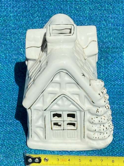 Porcelain tealight house white ,collectors item, vintage, approx. from the 70s/80s