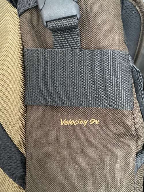TAMRAC VELOCITY 9 SHOULDER PHOTO BAG WITH HIP-BELT #5769, Size inside : approx. 20cm x 30cm x 40cm
