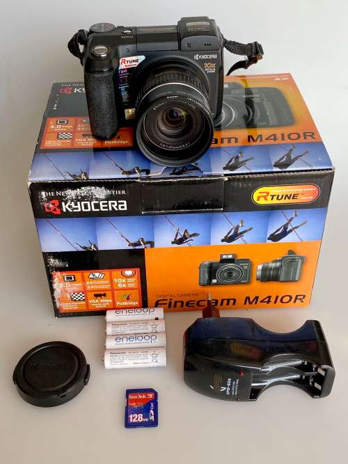 Kyocera Yashica Finecam Digital Camera 410R, vintage , top condition, in original box