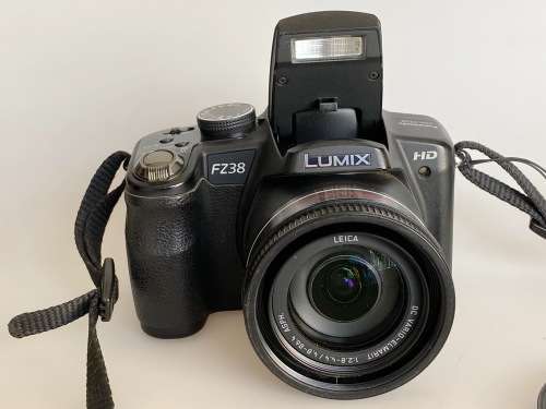 PANASONIC LUMIX FZ38 12 MIO Pixel, Leica 18x optical Zoom, Digital Camera 28mm-504mm(35mm equiv)