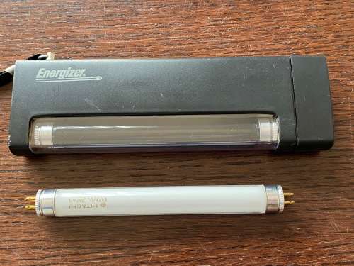Energizer torch with blacklight, white light , vintage, is working, no batteries are incl.