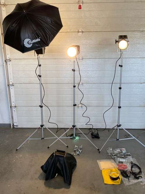 Multiblitz Mini Studio 202 Flashlight System for Travelling, made in W.Germany in working condition.