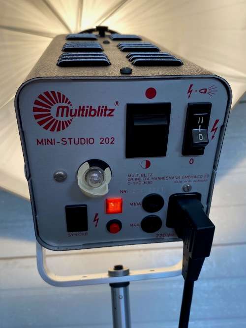 Multiblitz Mini Studio 202 Flashlight System for Travelling, made in W.Germany in working condition.