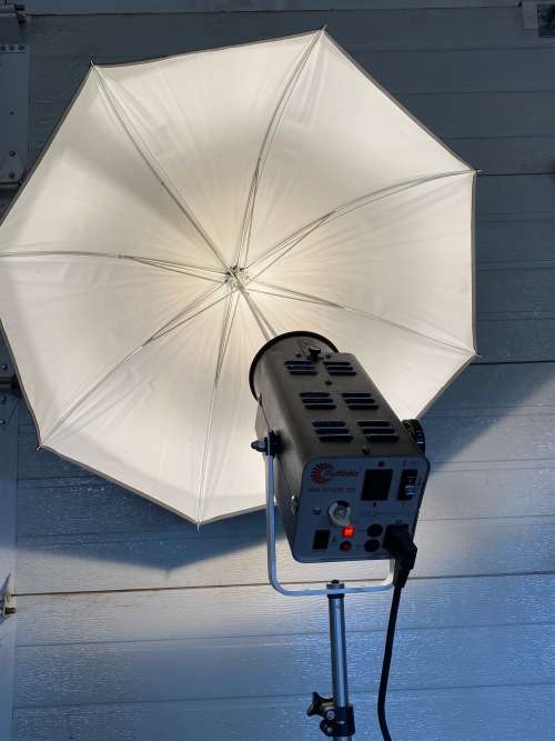 Multiblitz Mini Studio 202 Flashlight System for Travelling, made in W.Germany in working condition.