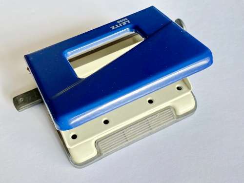 LEITZ 5038 puncher MADE IN GERMANY (blue) (working)