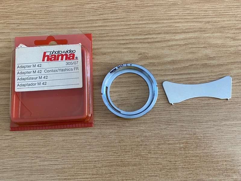 Hama Lens Adapter 305/07 LOT 2, to fit a Lense with M42 mount on to Yashica Contax MF
