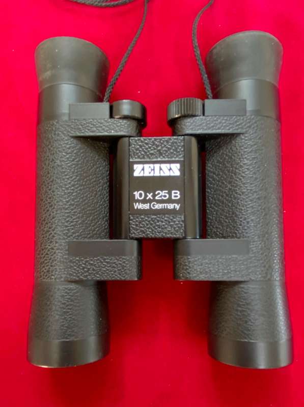 ZEISS 10x25B Binoculars , made in West Germany incl. leather case,in very good condition