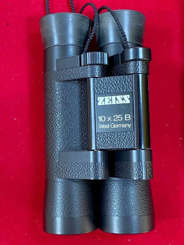 ZEISS 10x25B Binoculars , made in West Germany incl. leather case,in very good condition