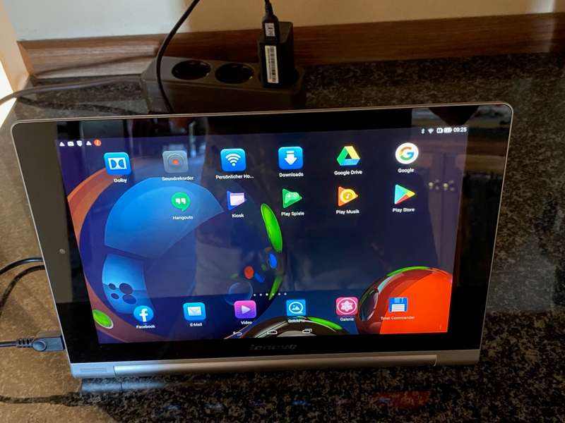 LENOVO Yoga B8080-H tablet + Lenovo Keyboard in original box, working.