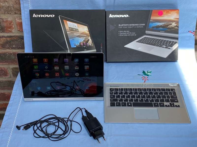 LENOVO Yoga B8080-H tablet + Lenovo Keyboard in original box, working.