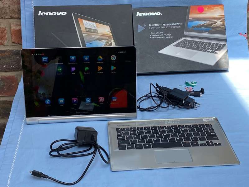 LENOVO Yoga B8080-H tablet + Lenovo Keyboard in original box, working.
