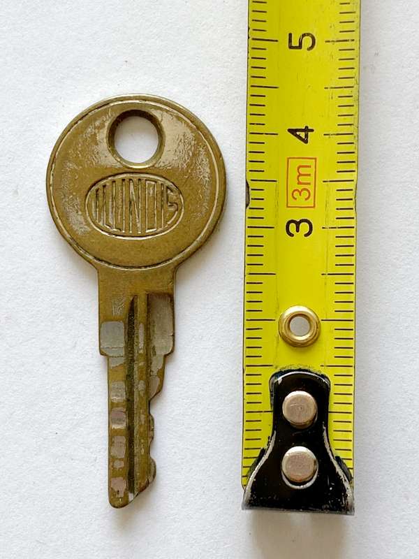 The Illinois Lock company Chicago USA Key vintgage lot 1, collectors item