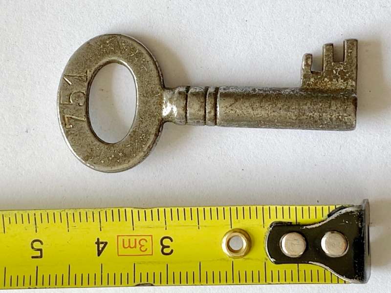old key 751 lot 4, vintage,collectors item