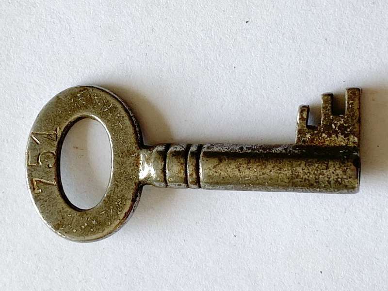 old key 751 lot 4, vintage,collectors item