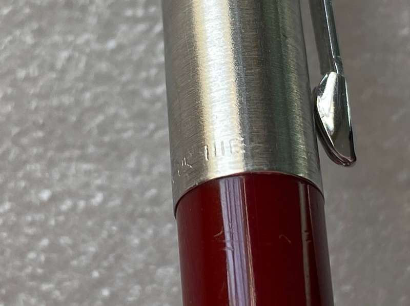 Parker Ball Pen , bordeaux, made in U.K. , date code: IIIE, 1998 Q1, collectors item