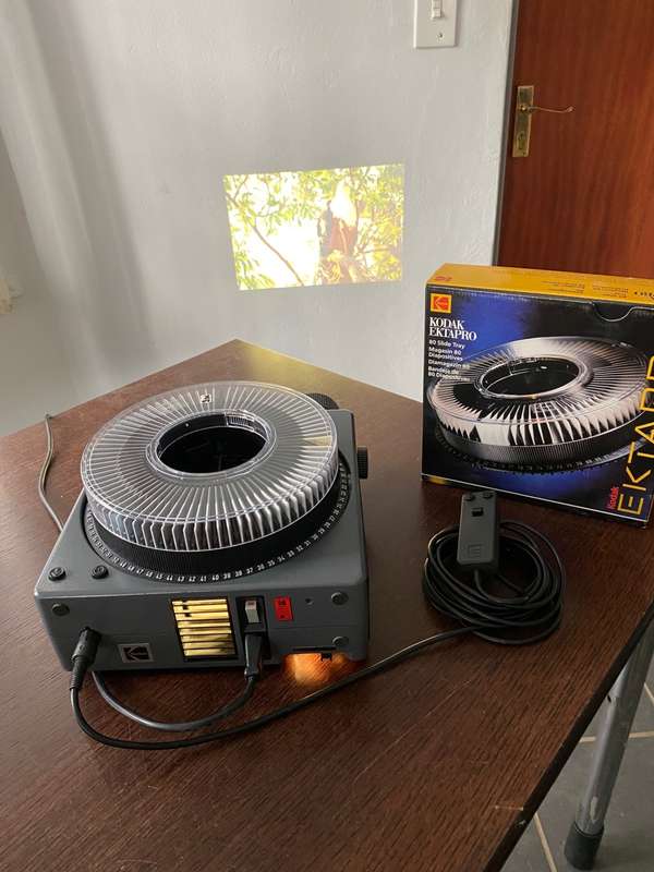 KODAK Slide Projector  S-AV 2030 with Kodak Retinar Vario Zoom Lens 70-120mm