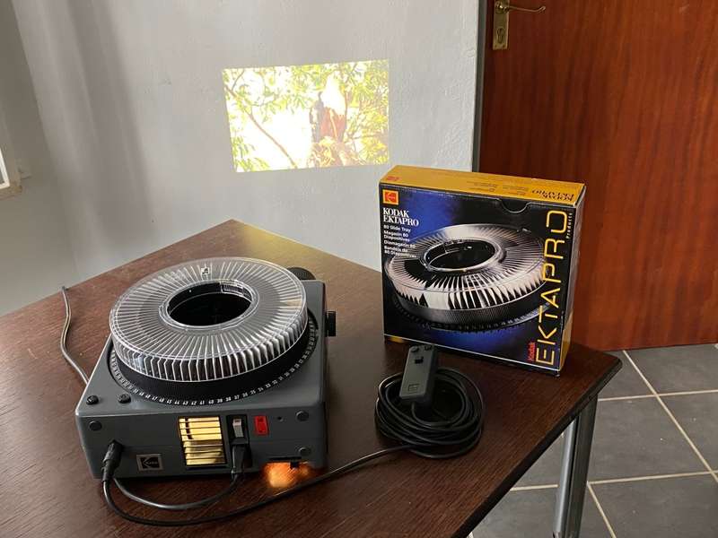 KODAK Slide Projector  S-AV 2030 with Kodak Retinar Vario Zoom Lens 70-120mm