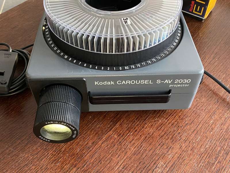 KODAK Slide Projector  S-AV 2030 with Kodak Retinar Vario Zoom Lens 70-120mm