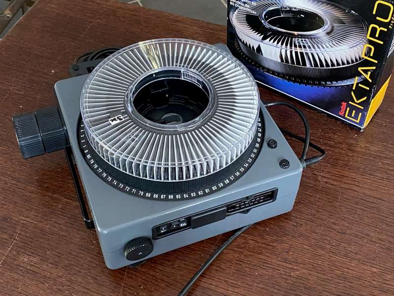KODAK Slide Projector  S-AV 2030 with Kodak Retinar Vario Zoom Lens 70-120mm
