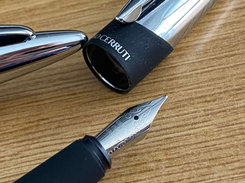 Nino Cerruti Pen Set (MINOLTA - PHOTO)  Ball pen + Fountain Pen,collectors item