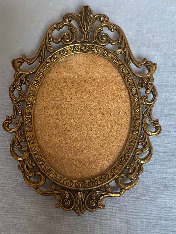 Vintage photo frame lot : victorian brass oval, made in Italy + Red leather frame, aluminium frame