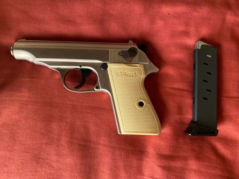 Walther PP P.A.K. Pistol 9mm Blank Limited Edition James Bond 007made in Germany collectors item