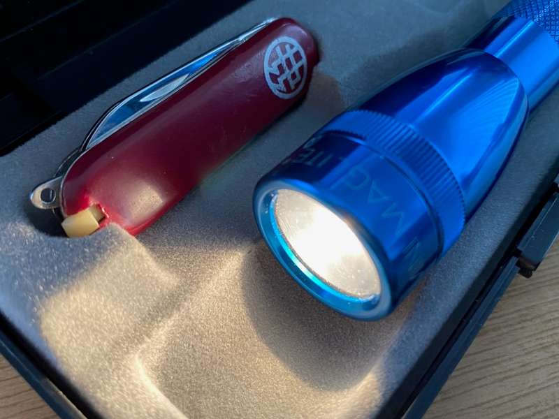 Mini Maglite Set (torch is still new + knife) no batteries are included
