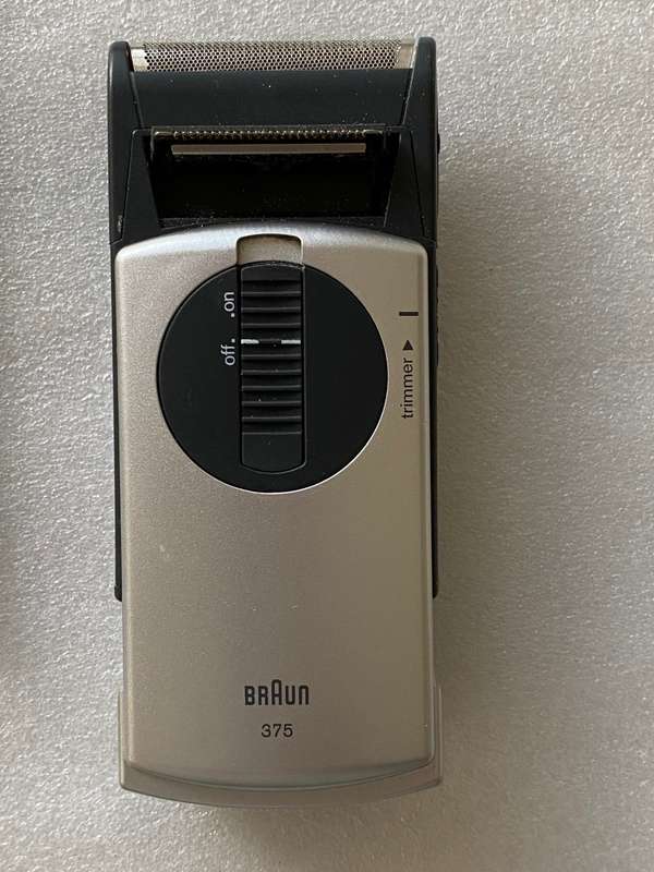 BRAUN 5615 (375) battery shaver and trimmer, silver, working , vintage, collectors item,