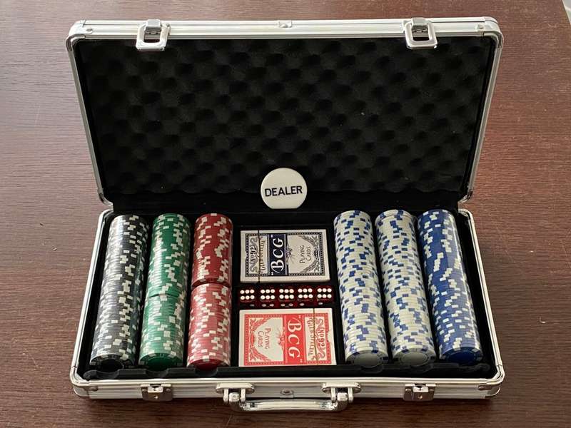 Poker Chip Set 300 Pieces (chips and cards still sealed) Incl. aluminium case