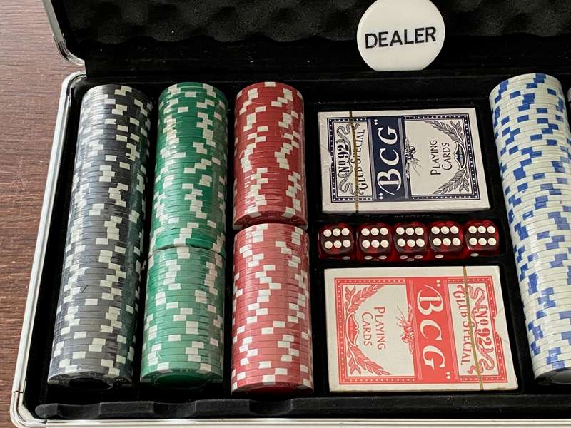 Poker Chip Set 300 Pieces (chips and cards still sealed) Incl. aluminium case