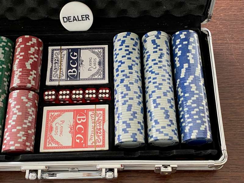 Poker Chip Set 300 Pieces (chips and cards still sealed) Incl. aluminium case