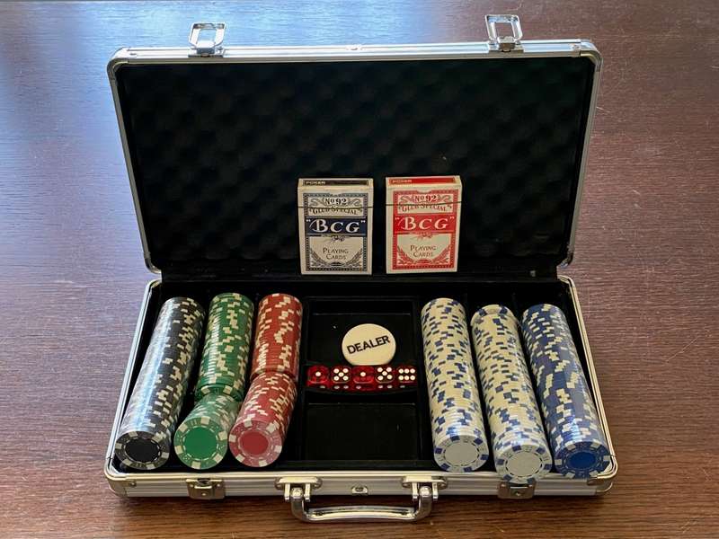 Poker Chip Set 300 Pieces (chips and cards still sealed) Incl. aluminium case