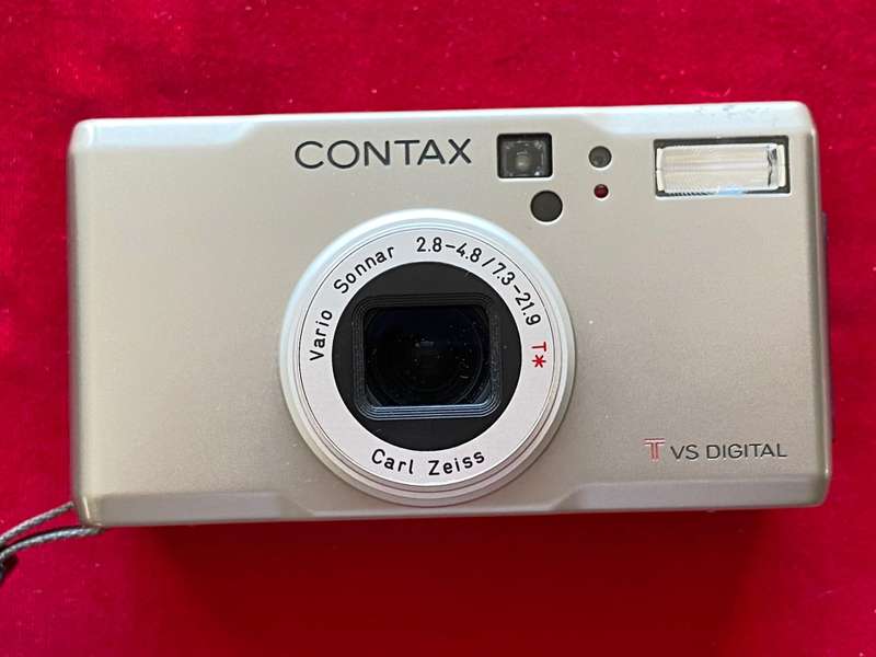 Contax TVS Digital Camera T*, Carl Zeiss lens, second hand, in very good condition, Titanium Body