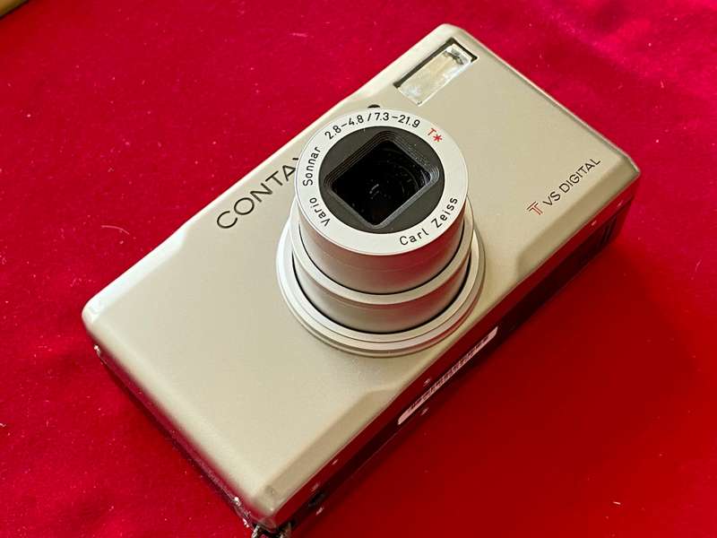 Contax TVS Digital Camera T*, Carl Zeiss lens, second hand, in very good condition, Titanium Body