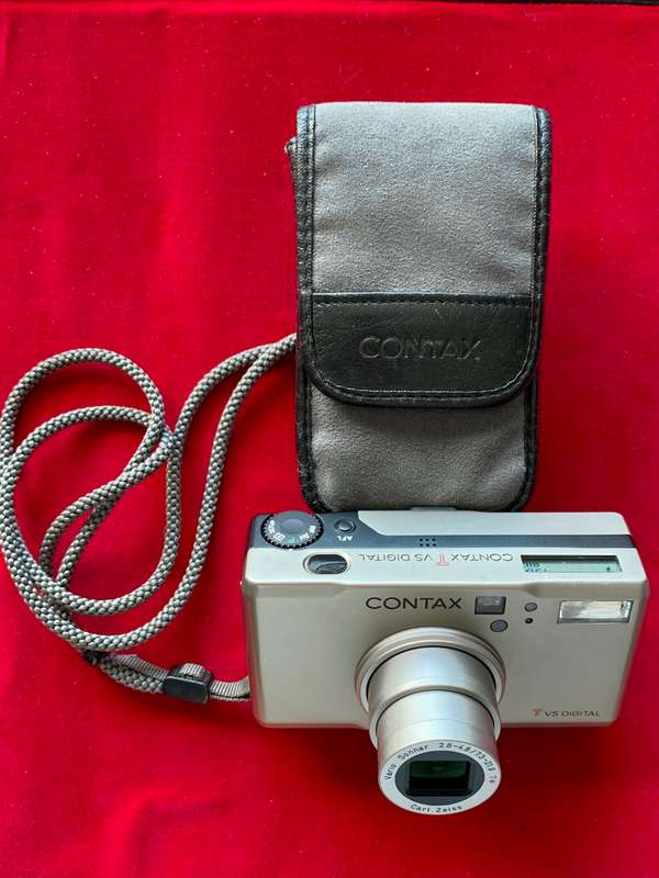 Contax TVS Digital Camera T*, Carl Zeiss lens, second hand, in very good condition, Titanium Body
