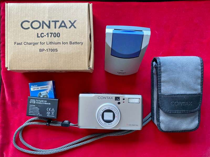 Contax TVS Digital Camera T*, Carl Zeiss lens, second hand, in very good condition, Titanium Body