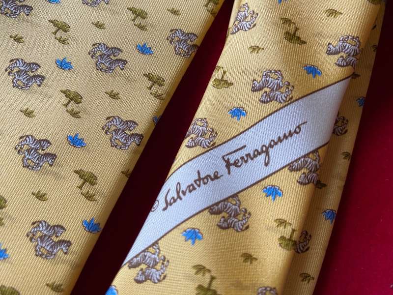 Salvatore Ferragamo Tie, yellow ,zebra, orchidea, new, collectors item, rare, vintage, made in Italy