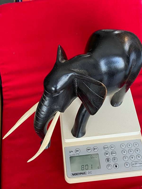 Wooden handcraved Elephant (from Kenia) , from the  90s, size 22cmx16cm,801g, african animal (LOT 2)