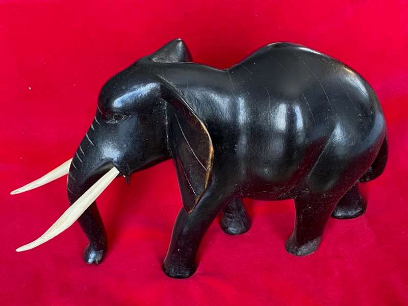Wooden handcraved Elephant (from Kenia) , from the  90s, size 22cmx16cm,801g, african animal (LOT 2)