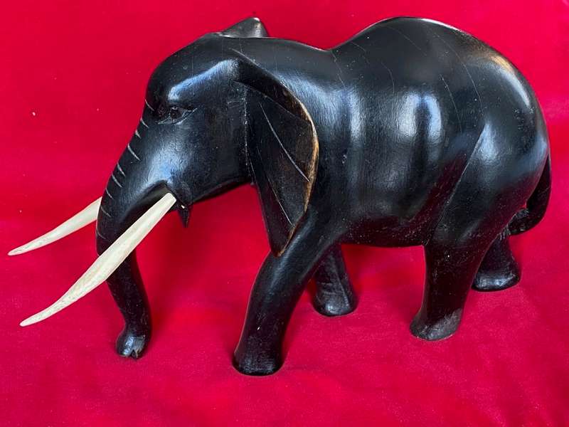 Wooden handcraved Elephant (from Kenia) , from the  90s, size 22cmx16cm,801g, african animal (LOT 2)