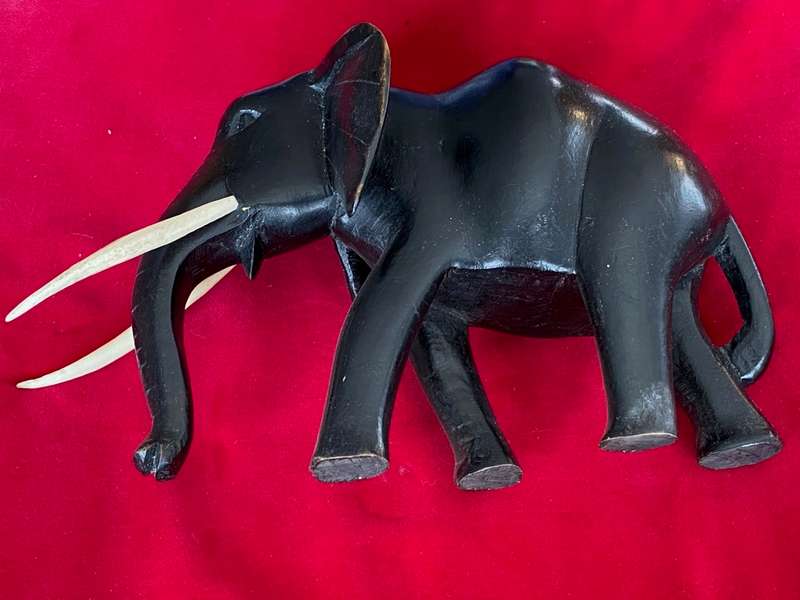 Wooden handcraved Elephant (from Kenia) , from the  90s, size 22cmx16cm,801g, african animal (LOT 2)