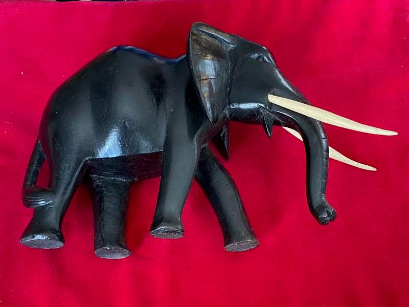 Wooden handcraved Elephant (from Kenia) , from the  90s, size 22cmx16cm,801g, african animal (LOT 2)