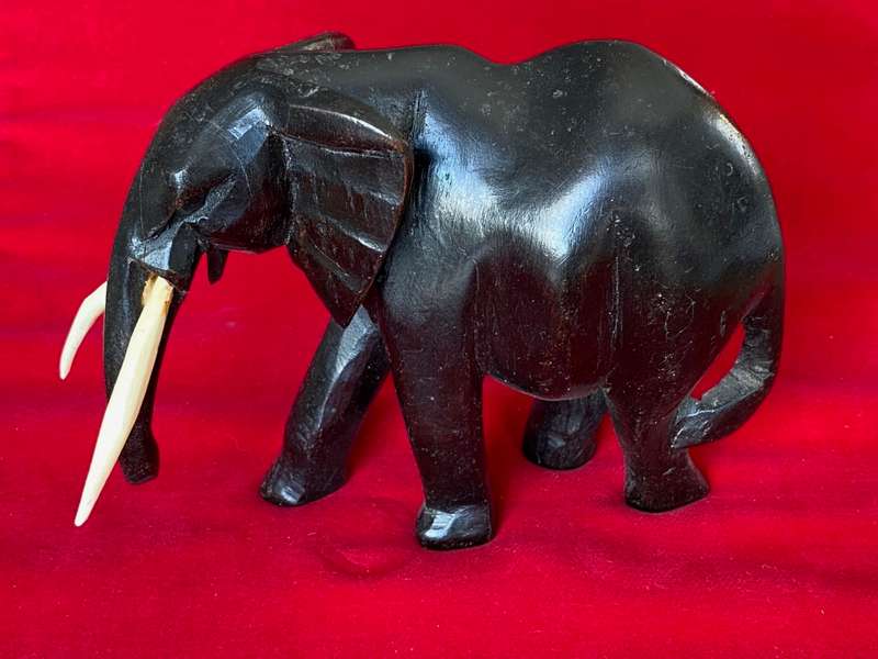 Wooden handcraved Elephant (from Kenia) ,from the  90s, size 14cmx11cm, 261g, african animal (LOT 3)