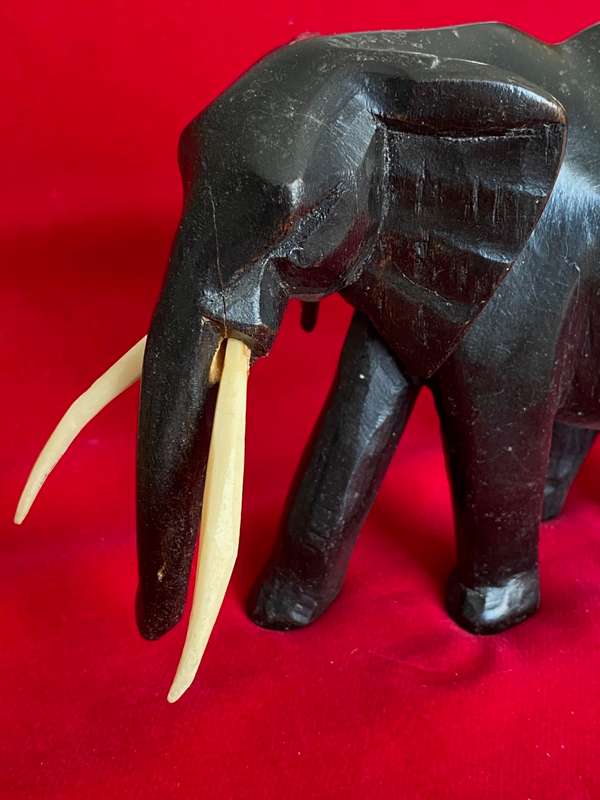 Wooden handcraved Elephant (from Kenia) ,from the  90s, size 14cmx11cm, 261g, african animal (LOT 3)