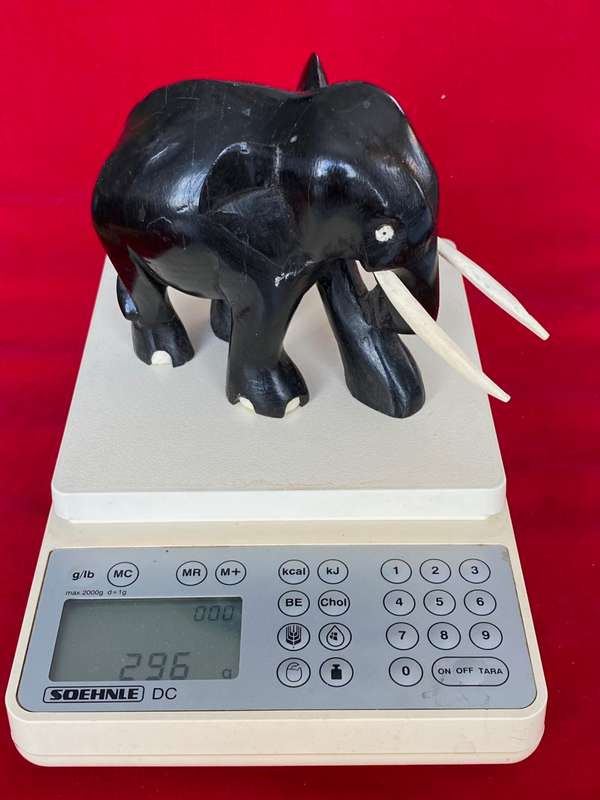 Wooden handcraved Elephant (from Kenia) , from the 90s, size 10cmx10cm, 296g, african animal (LOT 4)