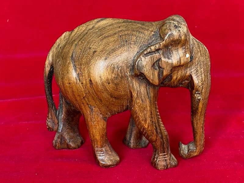 Wooden handcraved Elephant (from Kenia) , from the  90s, size 12cmx10cm, 177g,african animal (LOT 1)